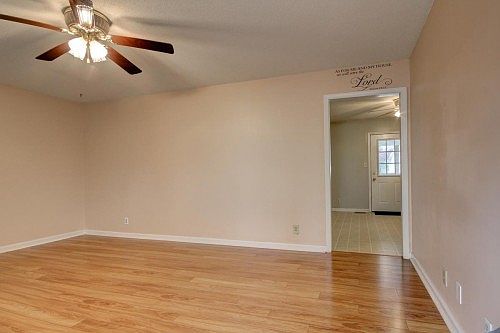 4th image of 301 Cunningham Ln