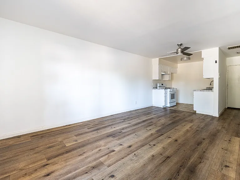 14200 Victory Property — Photo 2