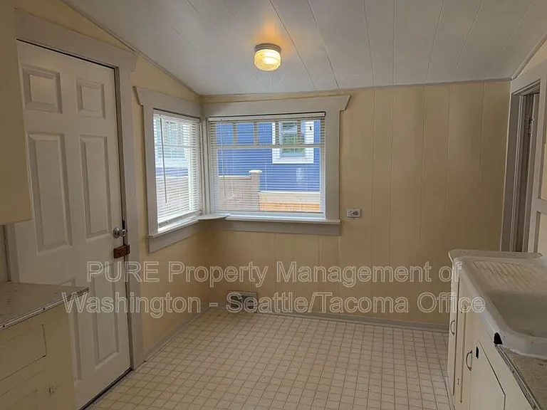 2106 42nd Ave SW — Photo 4