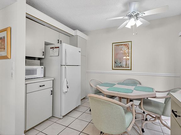 3rd image of 10215 N Circle Lake Drive #101