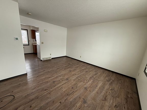 3rd image of 614 E 6th St #614
