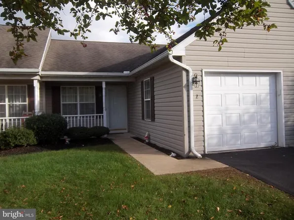 2 Hagarman Dr, York, PA 17408