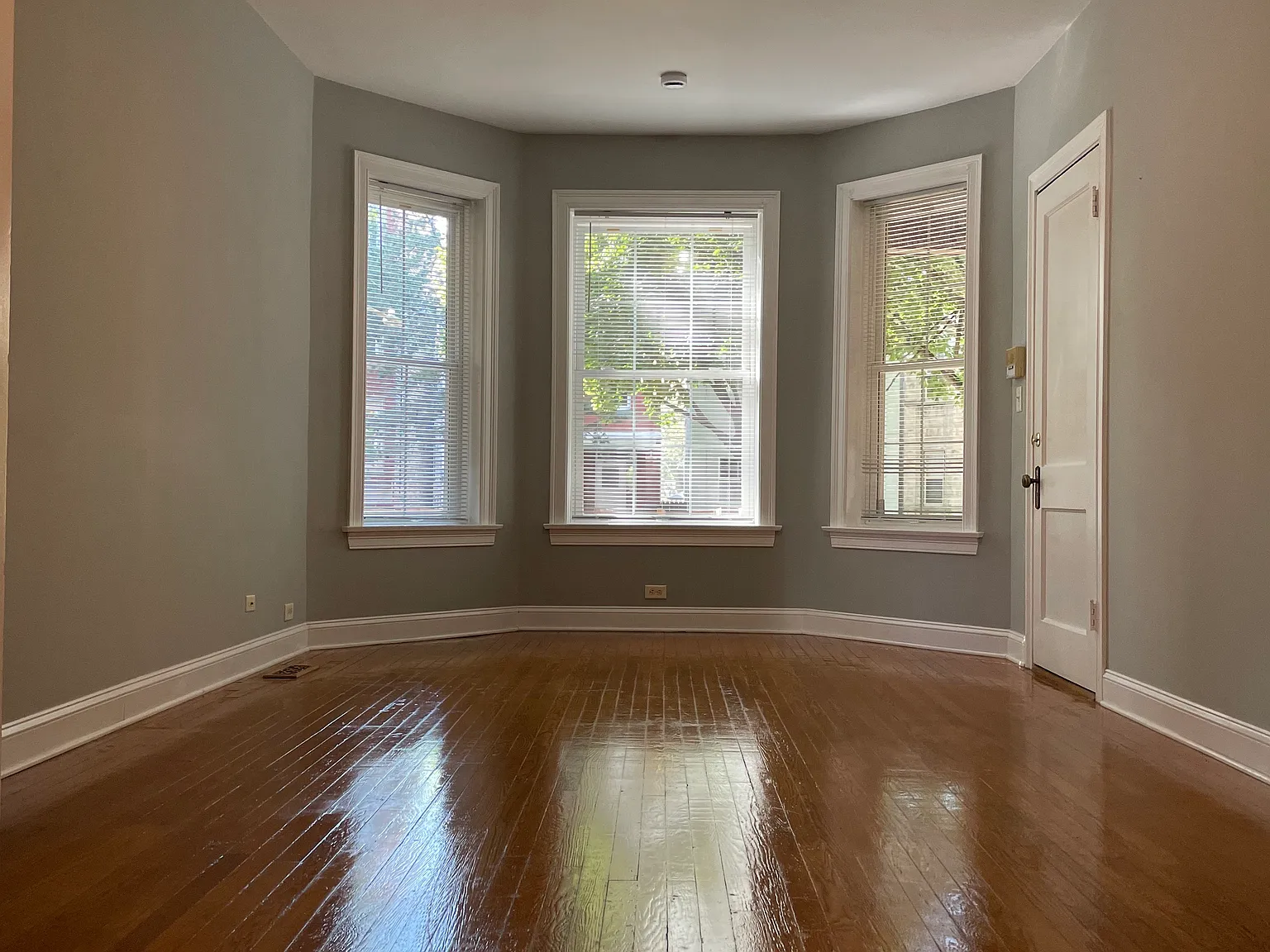 2 bed, 2700 sqft, $2,500 — Photo 4