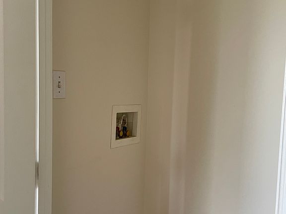 5th image of 744 E Vernon Rd #404