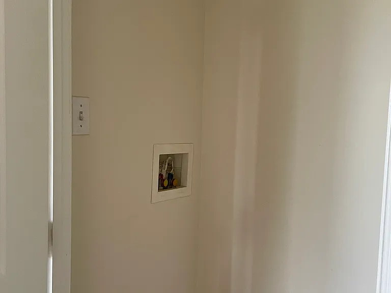 744 E Vernon Rd #404 — Photo 5