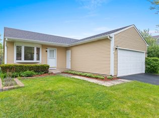 1455 Maple Ridge Ct, Carol Stream, IL 60188