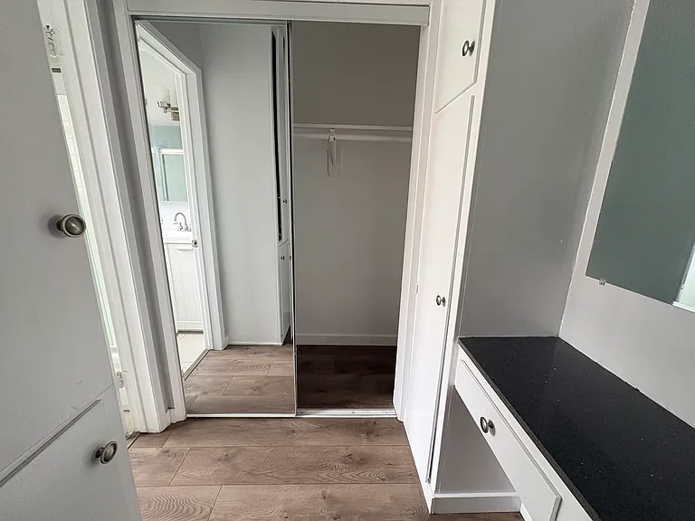 942 S Burlington Ave #12 — Photo 7