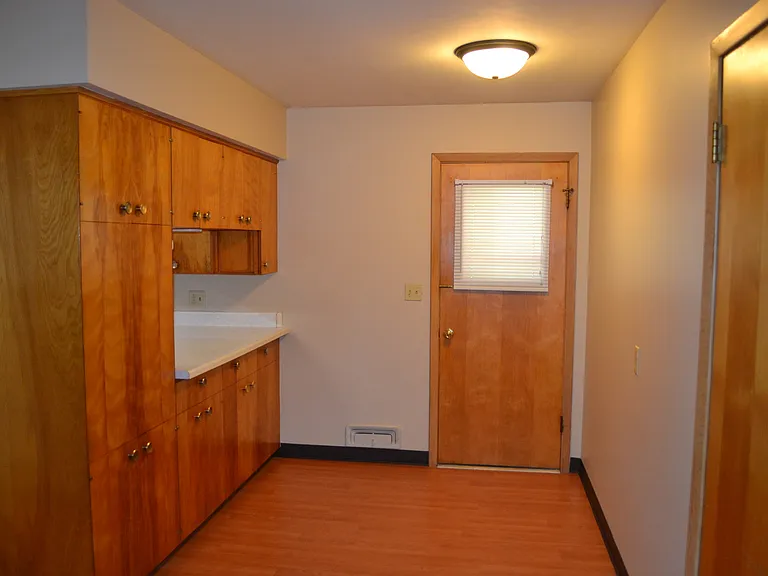 322 Webster St — Photo 36