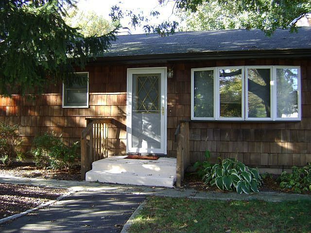 FRONT OF HOUSE