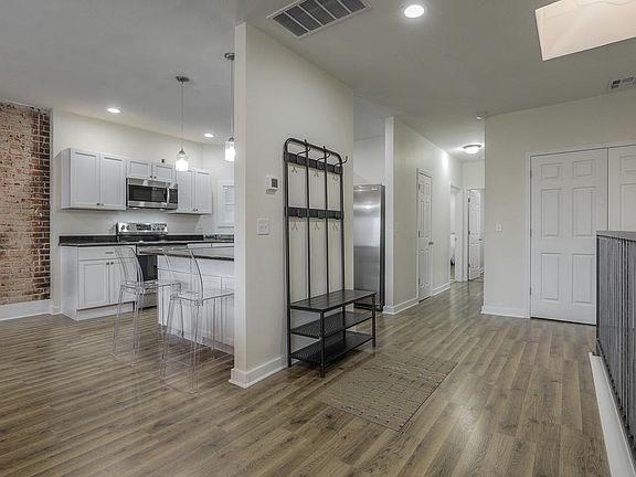 4th image of 817 Westport Rd #825-E