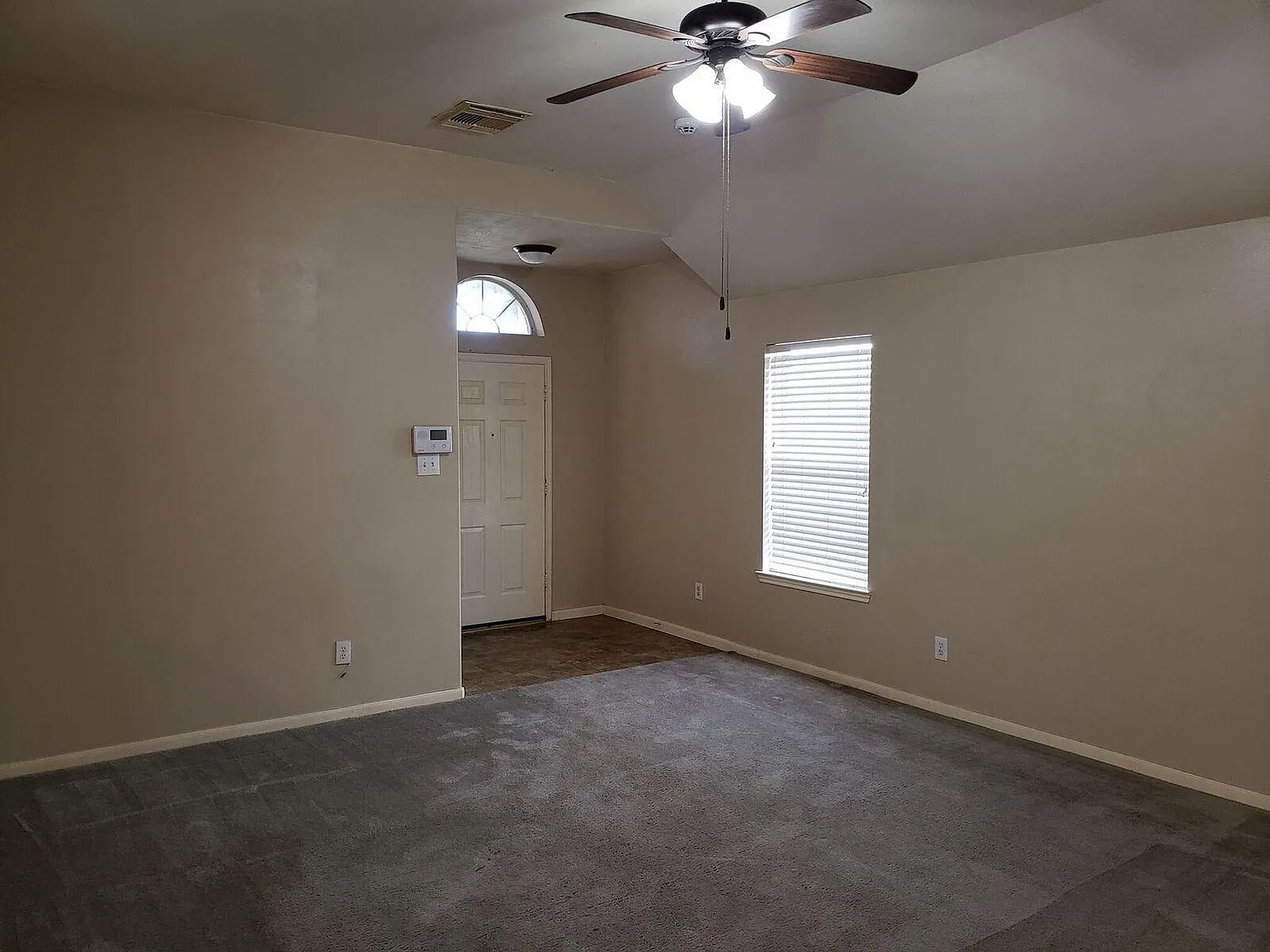 3 bed, 2.0 bath, 1216 sqft, $1,750 — Photo 3