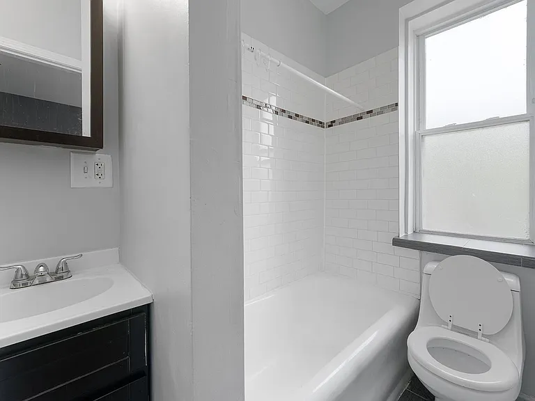 The Kenmore on Edgewater — Photo 80