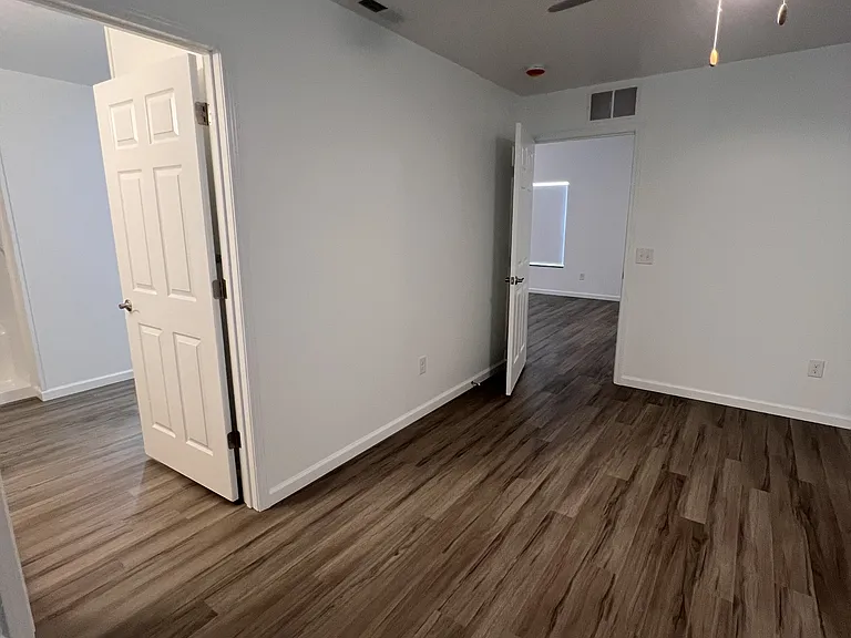 209 S Millersburg St — Photo 38
