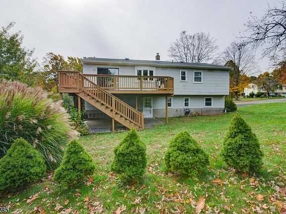 4th image of 24 Louis Dr