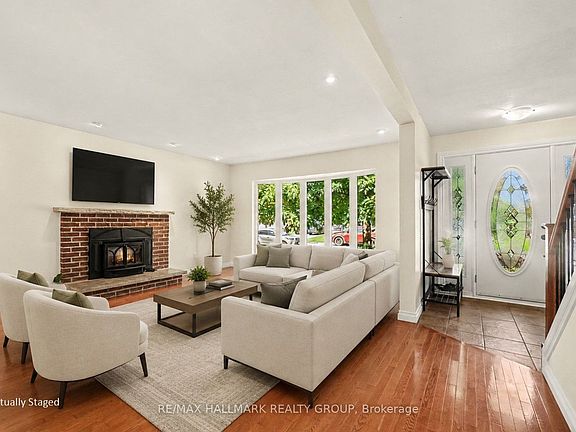5th image of 10 Woodview Cres