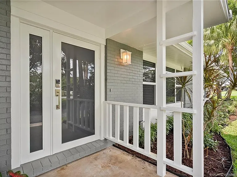 1230 NW Fork Rd — Photo 2