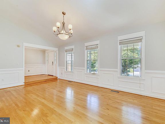 4th image of 2 Lily Pond Ct