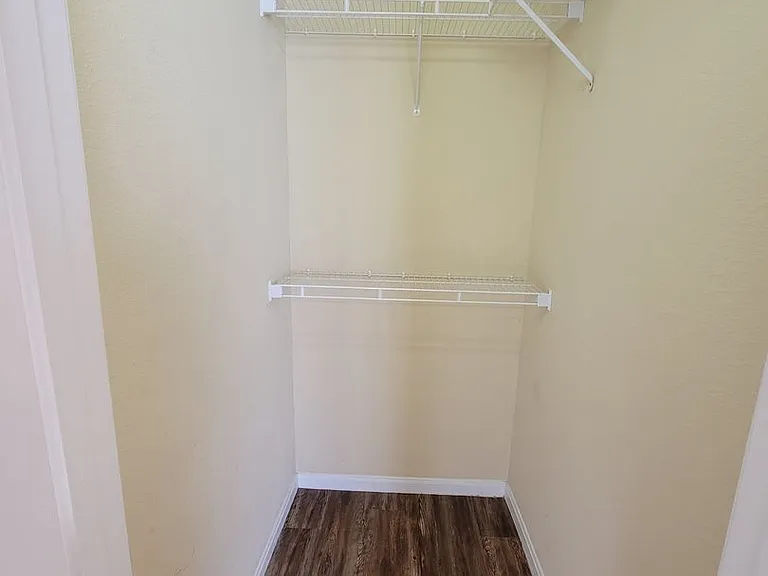529 Sw Pkwy #301 — Photo 3
