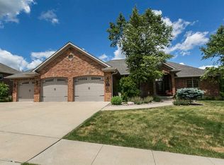 3414 Arrowwood Ln, Dubuque, IA 52001