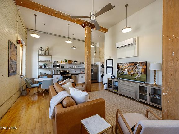 4th image of 222 N Central St APT 208