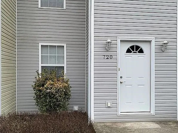 720 Jordan Pl, Nitro, WV 25143