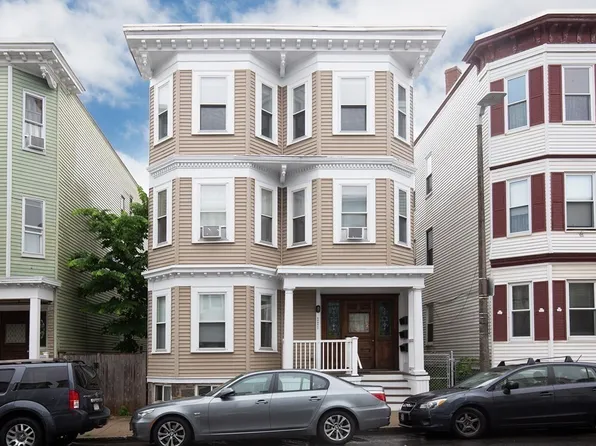 221 L St #3, South Boston, MA 02127