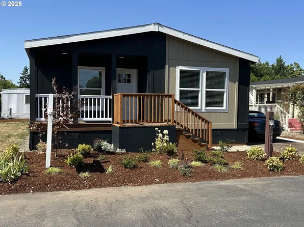 1400 Candlelight Dr Space 246, Eugene, OR 97401