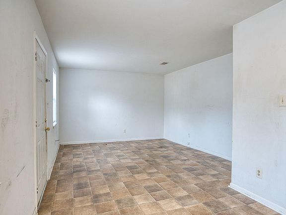 3rd image of 2432 Winston Way