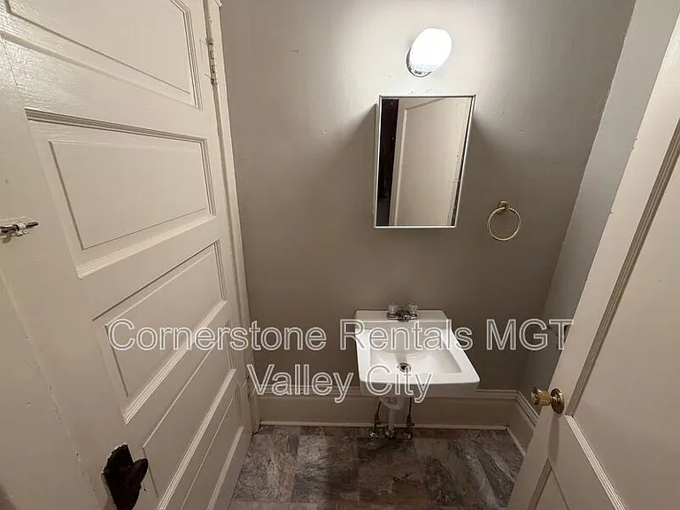 139 6th St NW — Photo 5