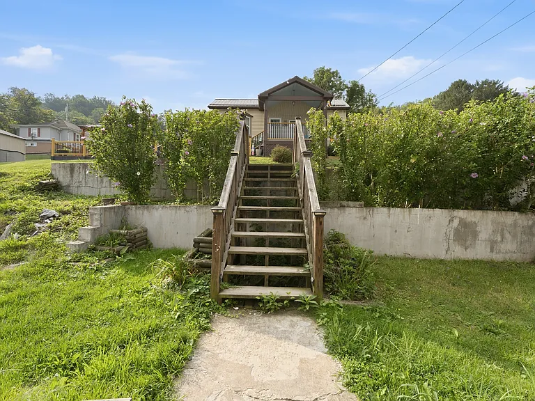 138 Austin Ave — Photo 8