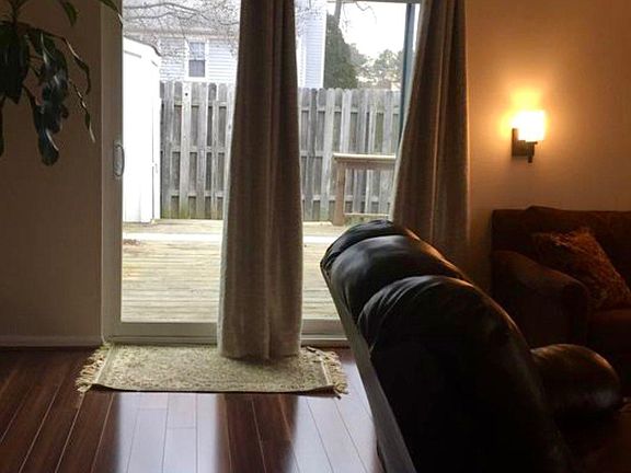 5th image of 4972 Finnegan Ct #4972