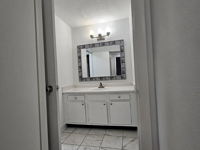320 Welch Rd #H3 — Photo 2