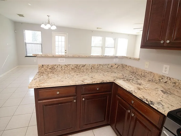 2202 Crossmill Ln — Photo 21