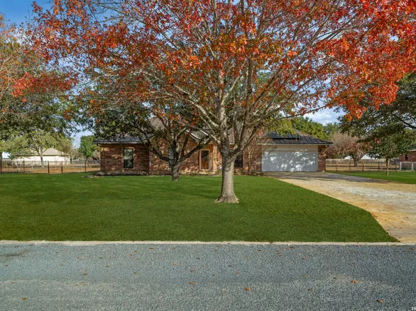 125 County Road 4720, Castroville, TX 78009