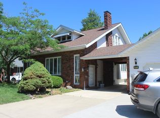 911 W Pearl St, Staunton, IL 62088