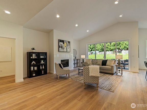 3rd image of 16106 Broadway Avenue