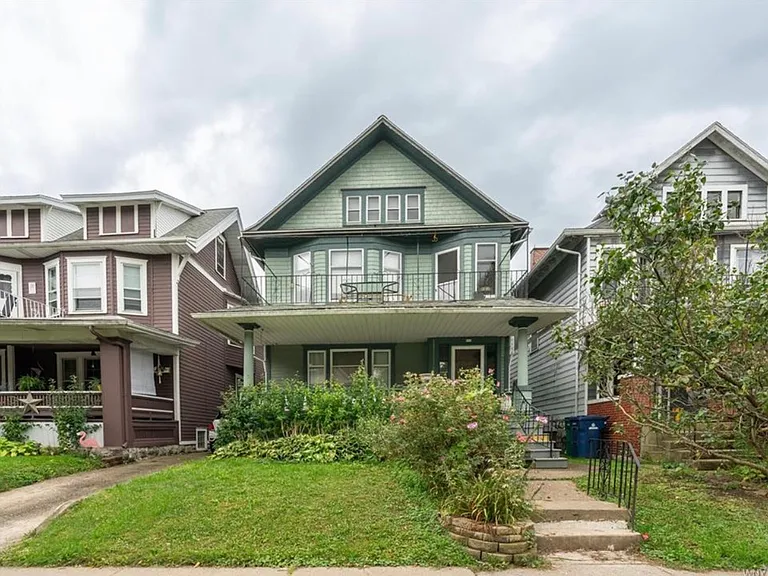 689 W Delavan Ave — Photo 1
