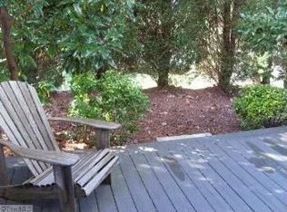 100 Village Dr, Jamestown, NC 27282