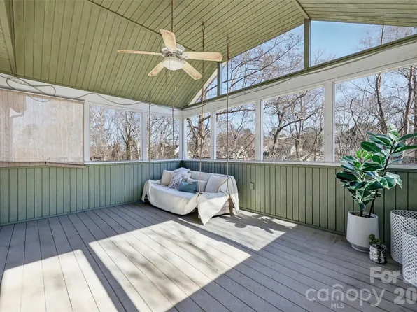 5969 Gold Creek Estate Dr, Hickory, NC 28601