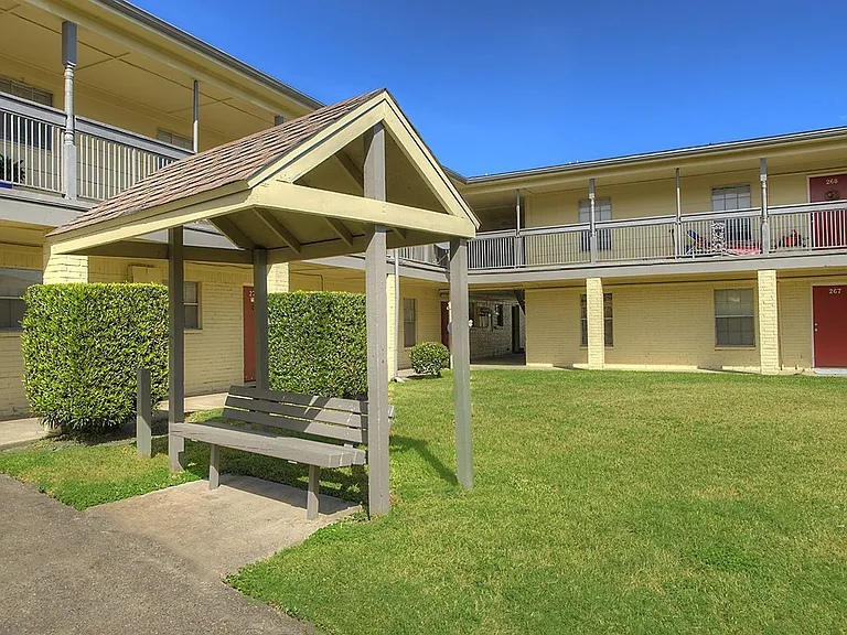 Oaks of Baytown Apartments — Photo 3