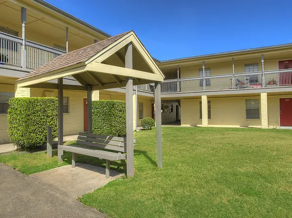 Oaks of Baytown Apartments