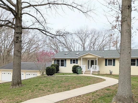 3rd image of 369 Mullins Rd