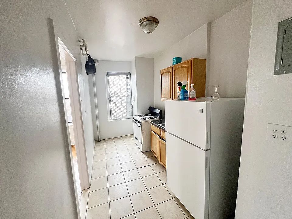 2nd image of 75 Cooper St #3O