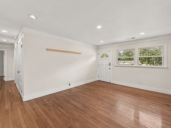 3rd image of 5815 Hume Ave