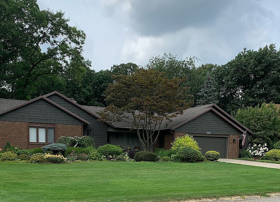 2nd image of 5027 Knob Hill Dr NE