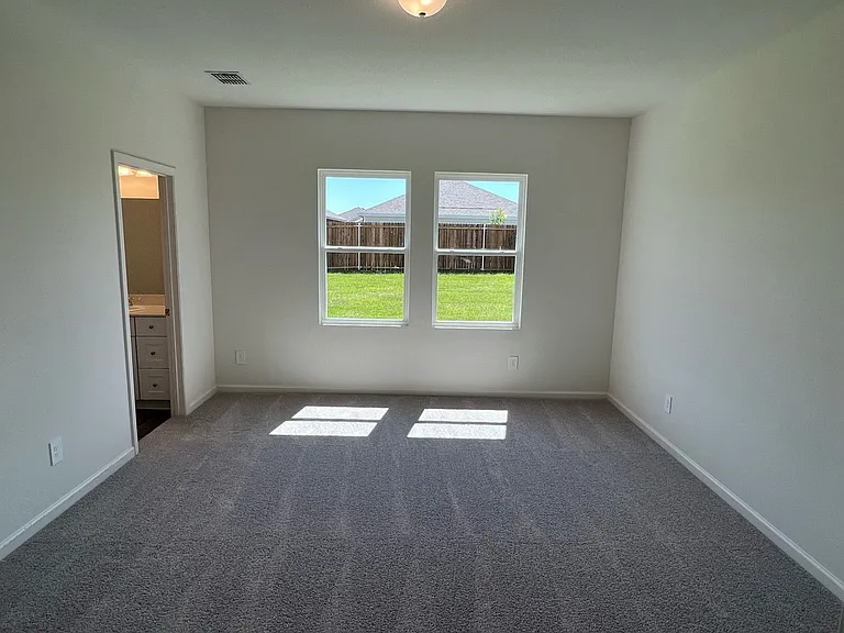 752 Richmond Dr — Photo 14