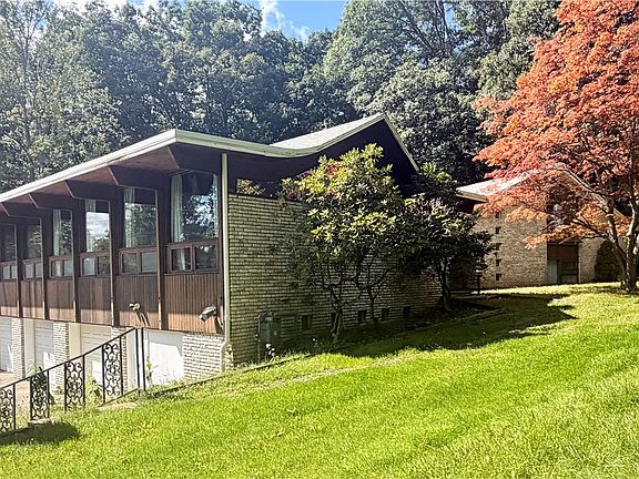 2nd image of 771 Larchmont Rd