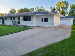 1222 20th St NW, East Grand Forks, MN 56721