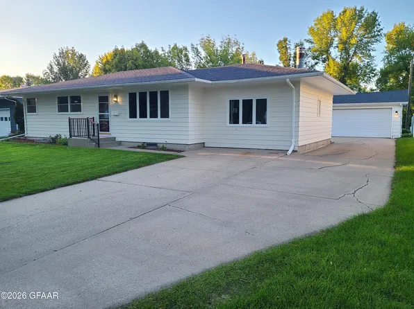 1222 20th St NW, East Grand Forks, MN 56721