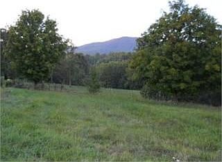 2nd image of 1112 Loyds Store Rd